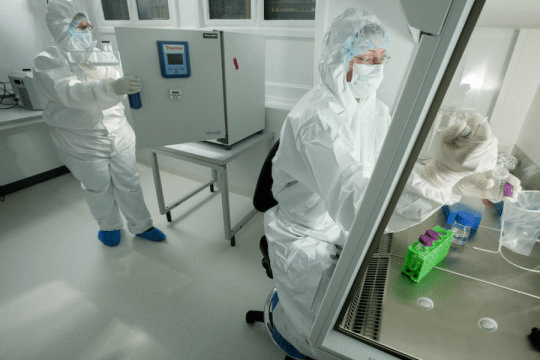 지오제네틱스의 청정연구실 Credit: Mikal Schlosser